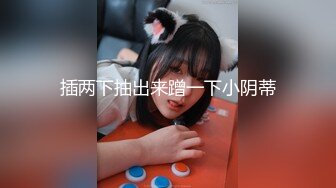 端庄美少妇和老公啪啪做爱，乘坐情趣椅子就是省力无套操逼出白浆，内射中出